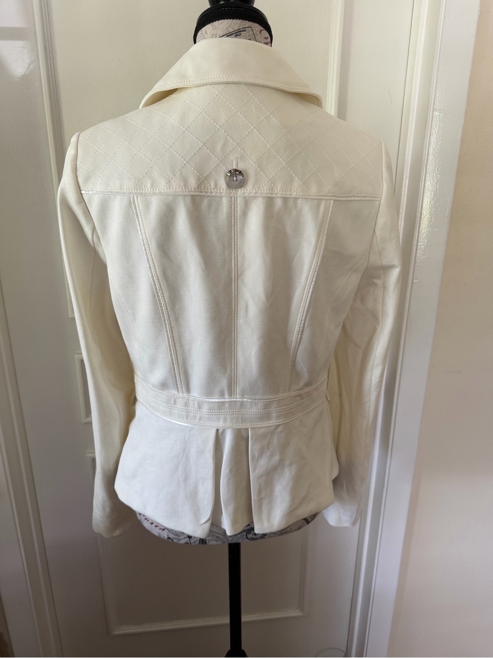 White House Black Market Ivory Quilted Ponte Moto Jacket Size 8 - Picture 6 of 14